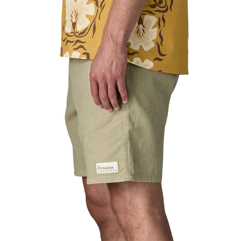 【新品未使用】Patagonia 57345 コーデュロイバレー グリーン L patagonia>メンズ・コーデュロイ・バレー・ショーツ/Gumtree Green/GM